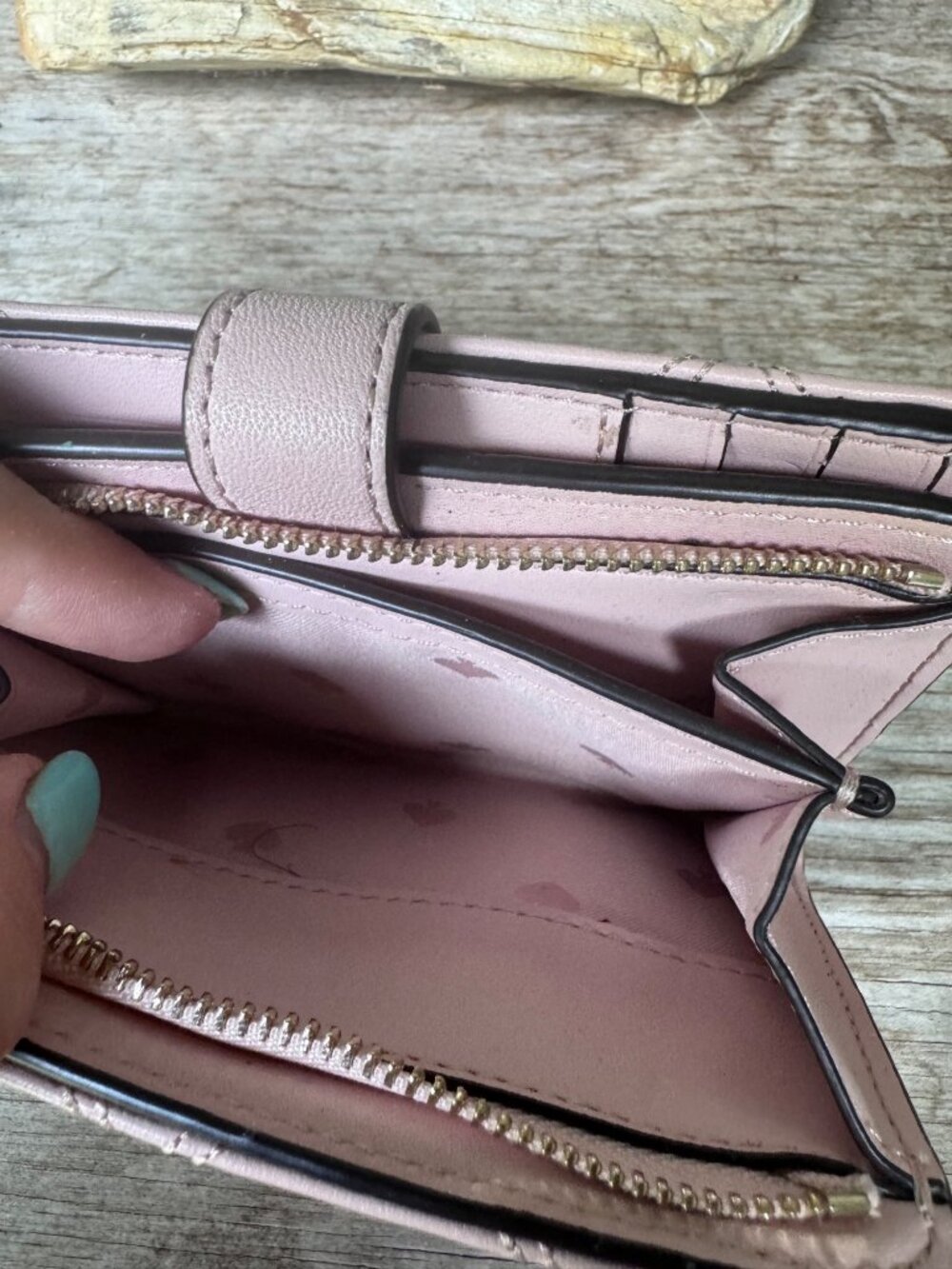 Kate Spade New York Quilted Leather Compact Wallet Blush Pink Snap Bifold - Picture 6 of 8
